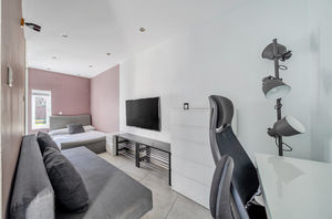 Garden studio- click for photo gallery